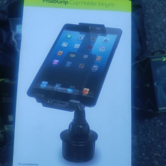 Cellphone mounts and cup holders lot of 50 - Picture 5 of 12